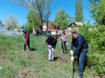 В селе Садовом продолжились работы по благоустройству территории от сухостоя и бытового мусора