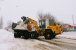 В Красноармейске прошла уборка снежной массы с моста