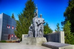 На площади Победы ведутся работы по установке освещения у мемориала «Памяти погибшим в Великой Отечественной войне».