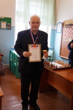 В период с 11 ноября по 24 декабря 2017 г. на базе ДЮСШ № 1 г. Красноармейска в шахматном клубе «Е2-Е4» проходил турнир по шахматам 