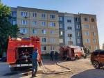 На пульт диспетчерской пожарно-спасательной части 43 г. Красноармейска поступил звонок о пожаре в квартире одного из многоквартирных домов 5-го микрорайона. 