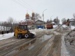 В Красноармейске проводятся работы по очистке решеток ливневой канализации от снега