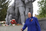Сегодня жители собрались у мемориала «Памяти погибшим в Великой Отечественной войне», чтобы почтить их память
