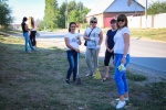 Сотрудники районной администрации,помогли работникам МУП "Комбинат благоустройства" навести порядок на улице Ульяновская
