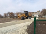 В селе Некрасово ведутся работы по ремонту участка дороги, ведущего к местной школе и ФАПу.