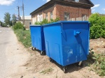 Многие жители г. Красноармейска, сегодня стали свидетелями необычной картины - мусорные баки, расположенные на улицах города оказались перевернутыми