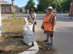 Работники МУП "Комбинат Благоустройства" занимались наведением чистоты на улице Ульяновская.