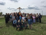 В селе Гвардейское произошло освящение Поклонного креста, установленного у дороги при въезде в село