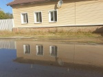 На пересечении улиц Кондакова и Карамышская сегодня была обнаружена огромная лужа воды