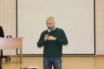 Российский журналист, известный общественный деятель Евгений Примаков в г. Красноармейске в зале автомобилестроительного колледжа провел встречу с жителями города